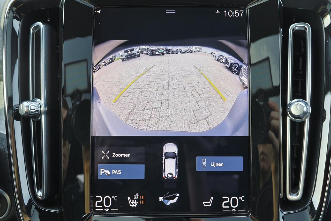 Volvo XC40 T5 Recharge Plus Dark - Panorama/schuifdak - IntelliSafe Assist - Harman/Kardon audio - Parkeercamera achter - Parkeersensoren voor & achter - Elektr. bedienb. voorstoelen met geheugen links - Draadloze tel. lader - Extra getint glas - 19' LMV