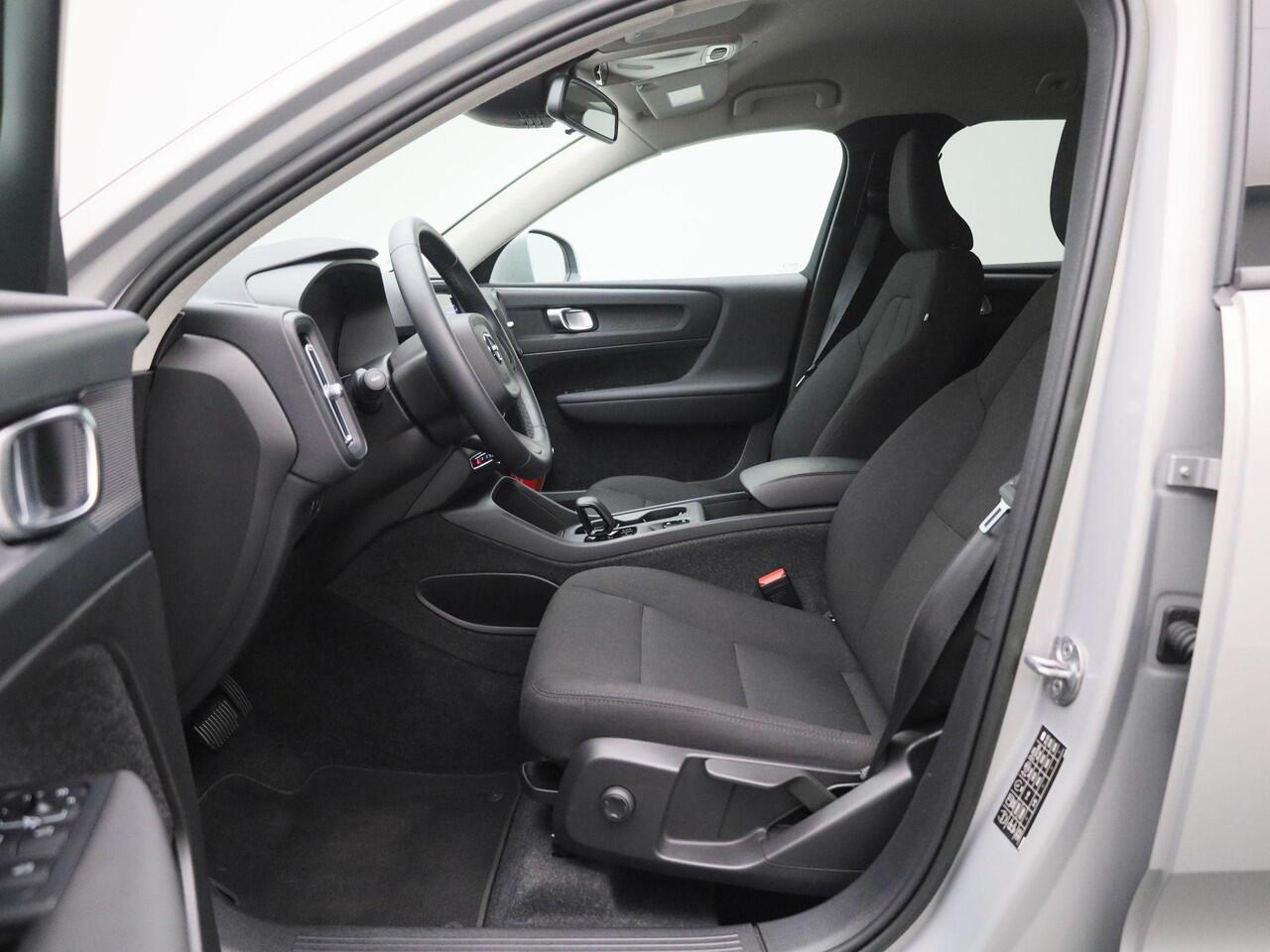 Volvo XC40 T2 Essential | Navigatie | Climate control | Parkeersensoren