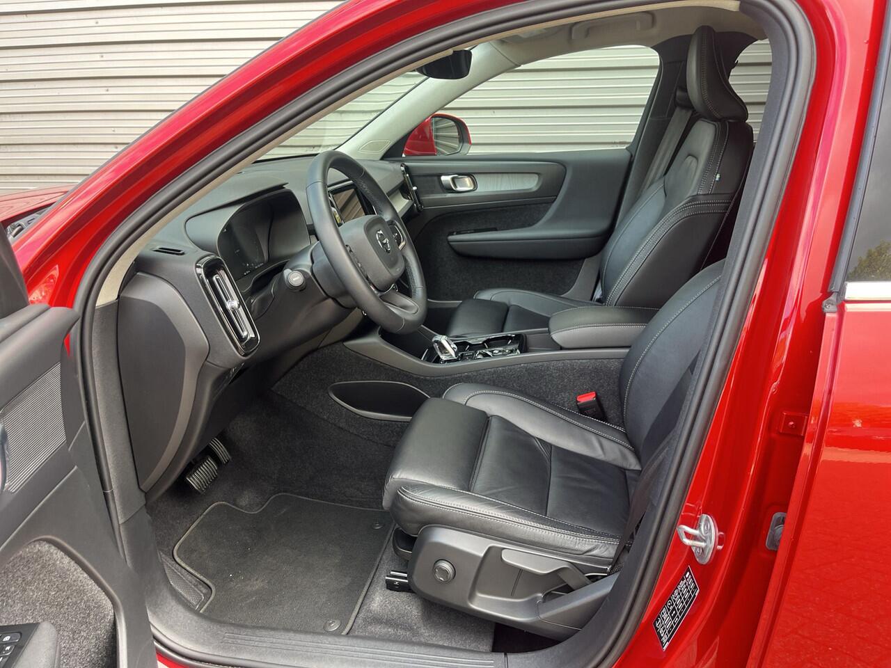 Volvo XC40 T4 Recharge Inscription / Leder / 19" velgen / Achterbank verwarmd /