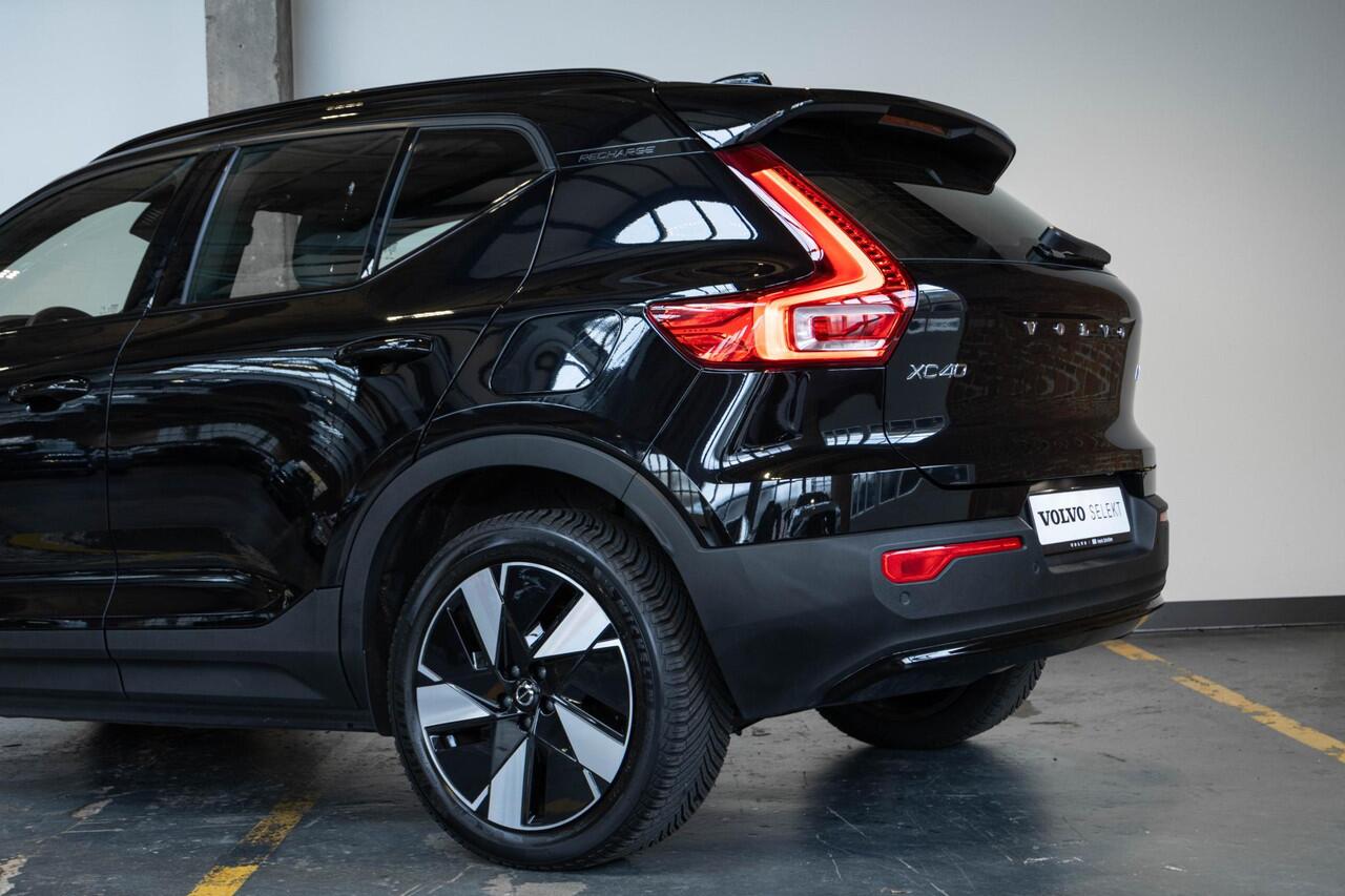 Volvo XC40 Single Motor Extended Range Plus 82 kWh | Wegklapbare trekhaak | Verwarmbare voorstoelen en stuurwiel | Achteruitrijcamera | Adaptieve Cruise Control | Keyless Entry | Google Infotainment |