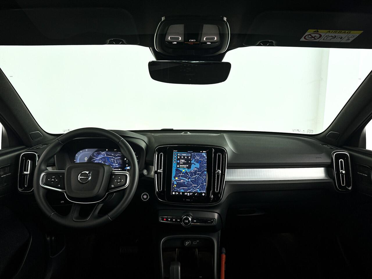 Volvo XC40 B4 Plus Dark Parkeercamera | Stoel- en Stuurverwarming | Harman Kardon | Trekhaak