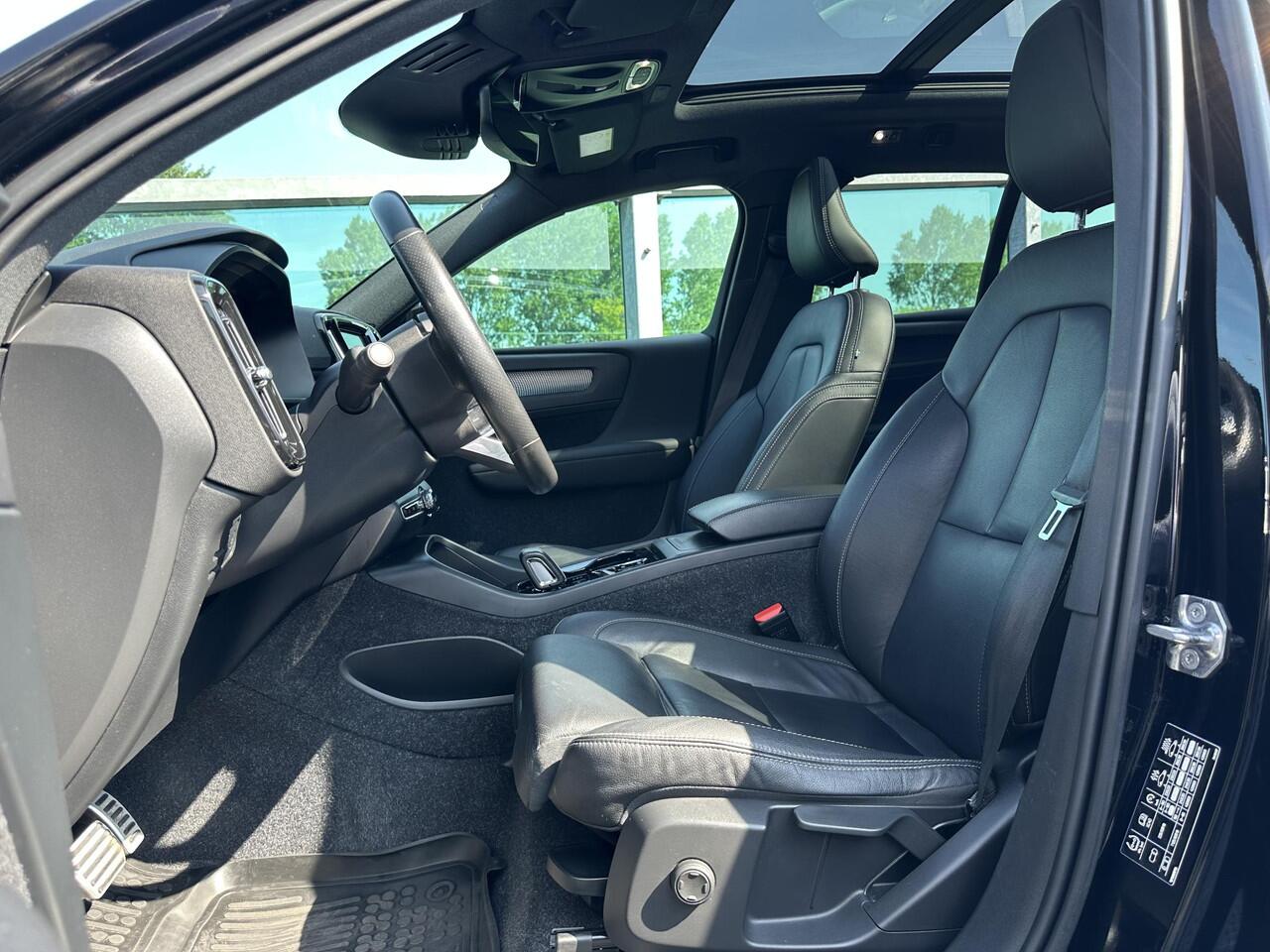 Volvo XC40 1.5 T3 R-Design Automaat, Panoramadak, Trekhaak semi elektrisch inklapbaar, Driver assist, BLIS, Intellisafe, Stoelverwarming, Stuurverwarming