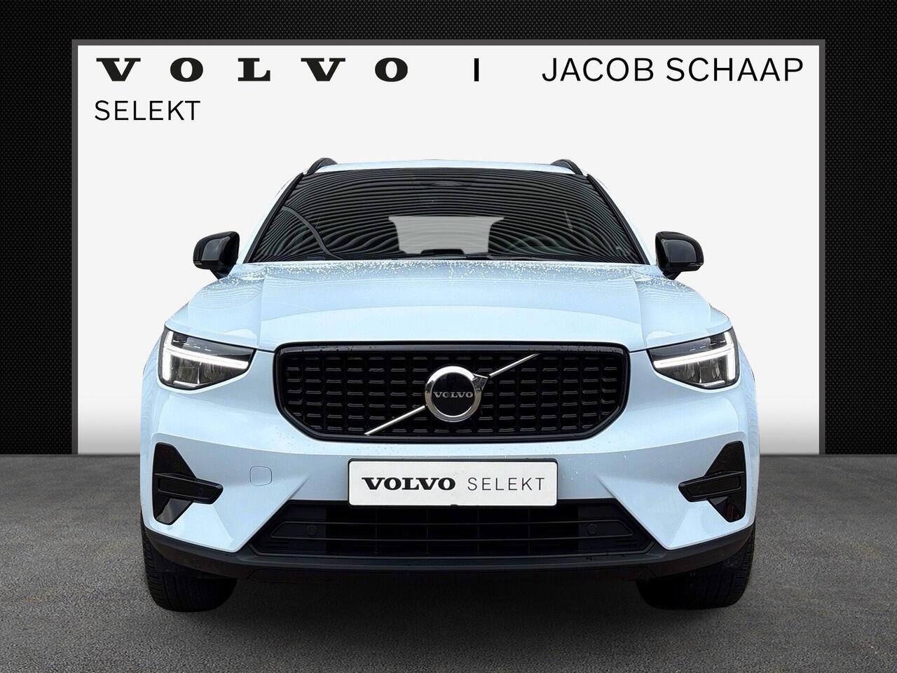 Volvo XC40 2.0 B4 Plus Dark / Verwarmbare voorruit / Audio Harman Kardon / Trekhaak /