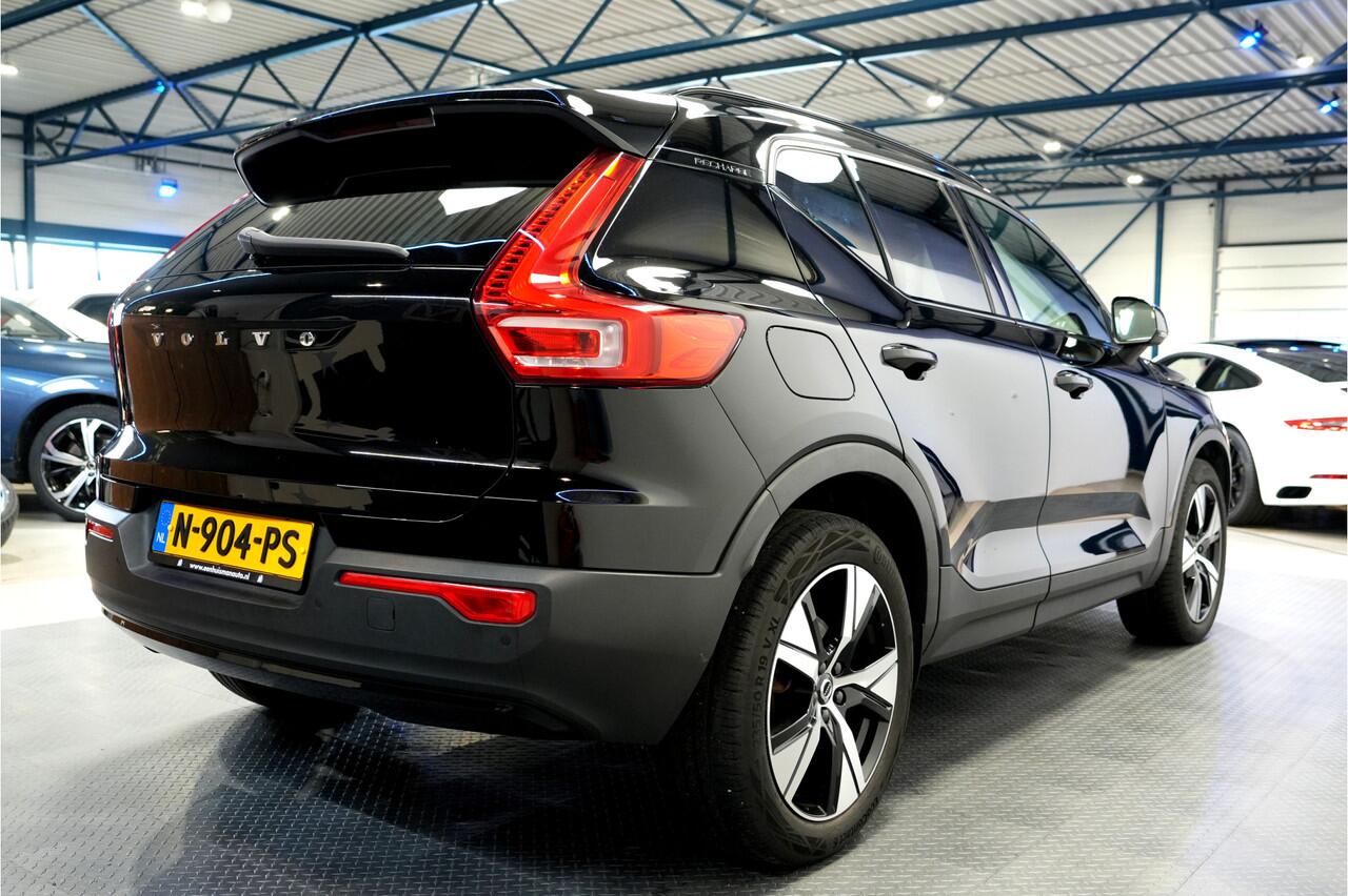 Volvo XC40 1.5 T4 155kW/211pk DCT7 Recharge R-Design PANORAMADAK + HARMAN/KARDON + LEER/ALCANTARA + EL.STOEL MET MEMORY + STOEL-&STUURVERWARMING + ADAPT.CRUISE + LANE ASSIST + NAVI SENSUS + KEYLESS ENTRY&GO + CAMERA + PARKSENSOREN V&A + 19" LM-VELGEN!!