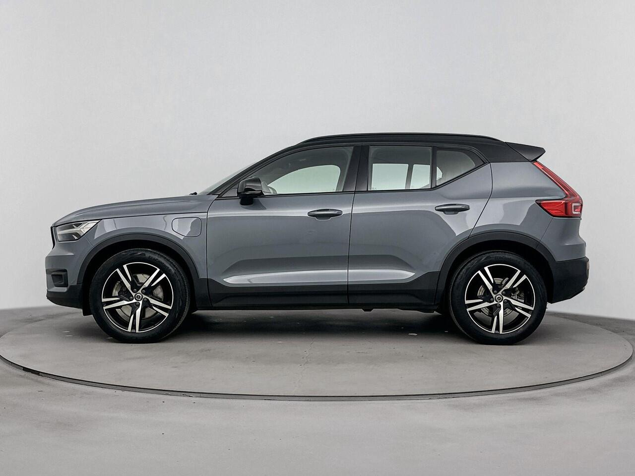 Volvo XC40 1.5 T5 Recharge R-Design Expression | Cruise Control | Elektronisch Climate Control | Elektrische Achterklep | Harman/Kardon | Half-Leder/Alcantara | Memory Stoelen | Stoel- en Stuurverwarming | Voorruitverwarming | Panorama/Schuif- Kanteldak | Trekhaak |