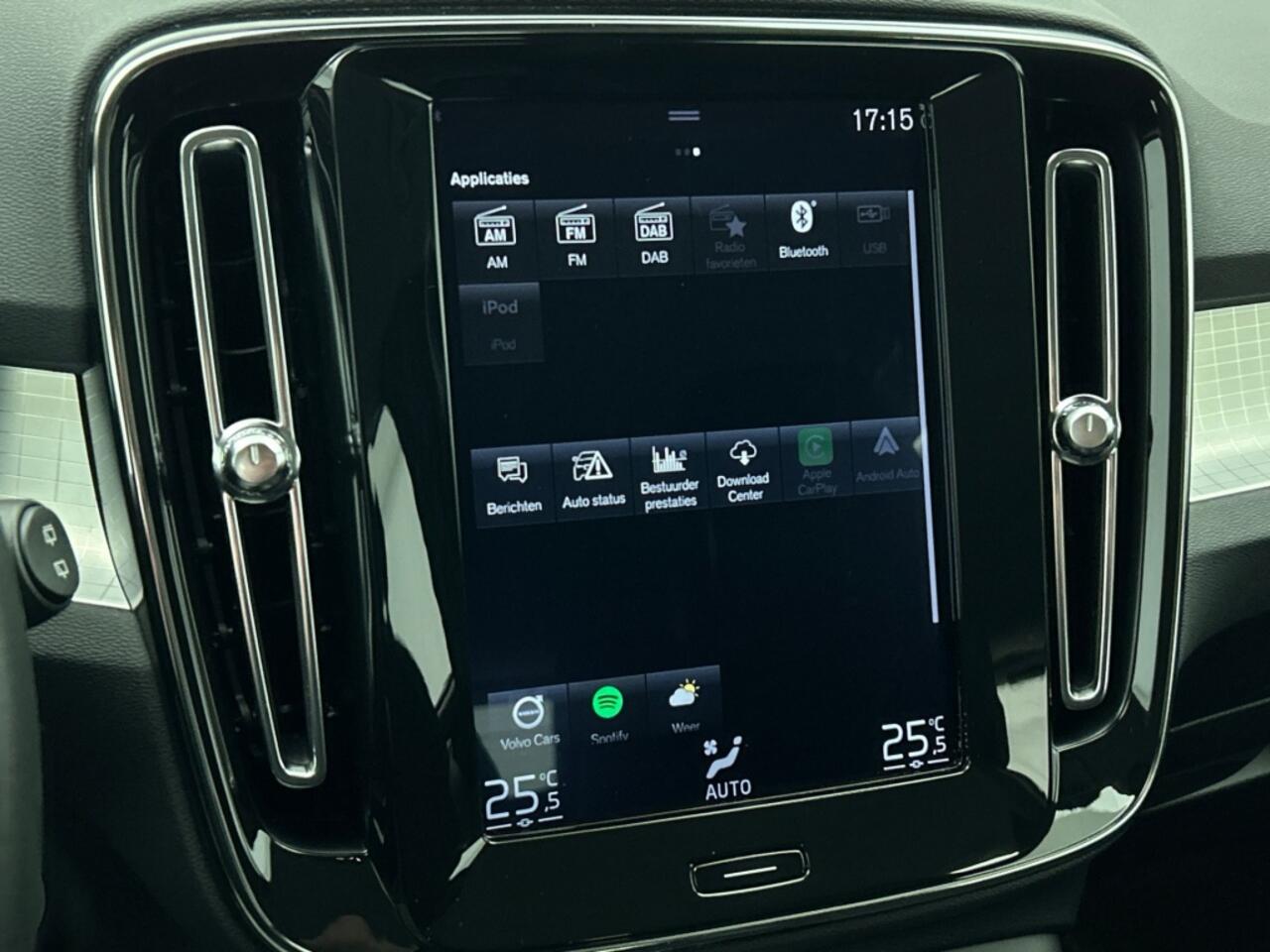 Volvo XC40 T3 Momentum Pro | Trekhaak | Pilot Assist | Camera | BLIS |