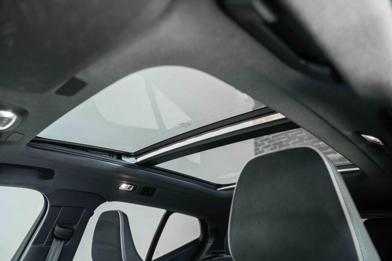 Volvo XC40 T5 Recharge R-Design | Panoramadak | 360° Parkeercamera | Parkeersensoren voor + achter | Harman kardon premium audio | Stoelverwarming | Electrische bedienbare voorstoel | LED koplampen | Navigatie |