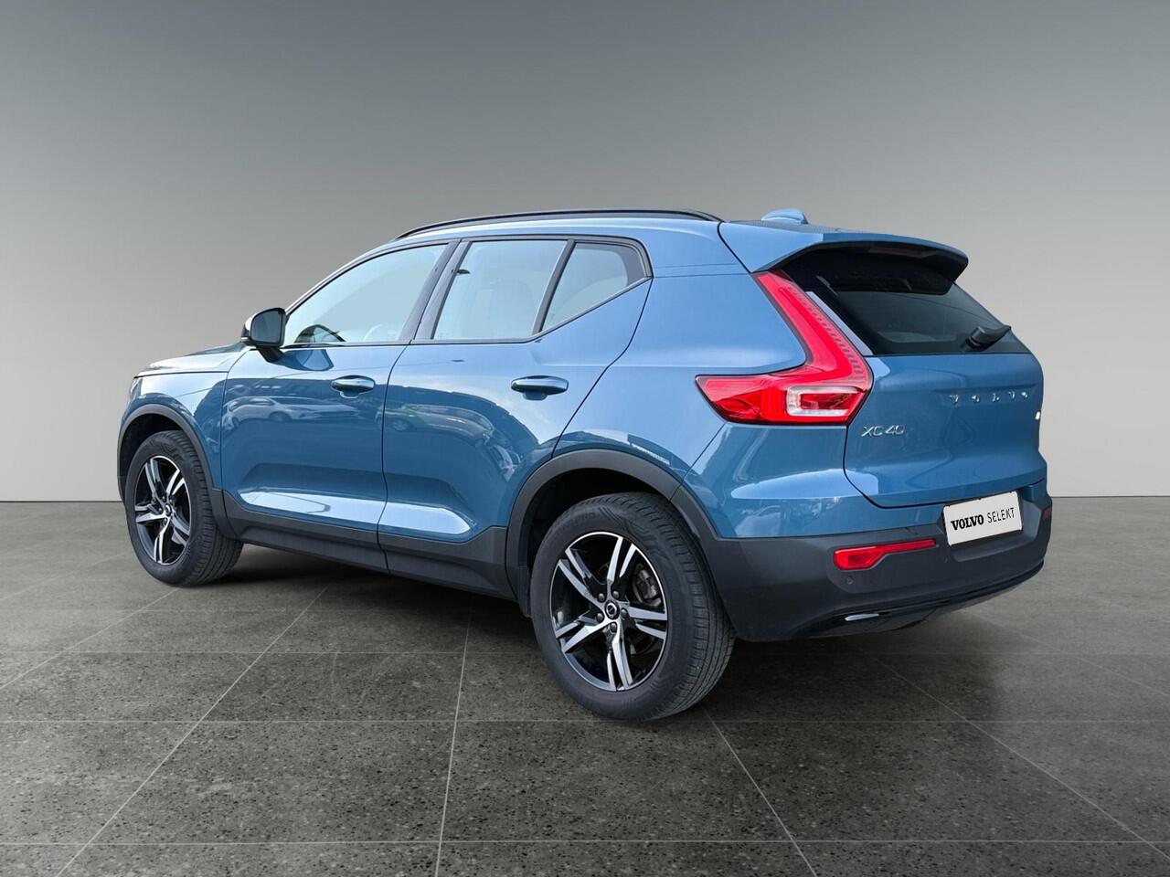 Volvo XC40 2.0 B4 Plus Dark | Trekhaak | Stoelverwarming | Keyless Entry | Elektrische kofferklep |