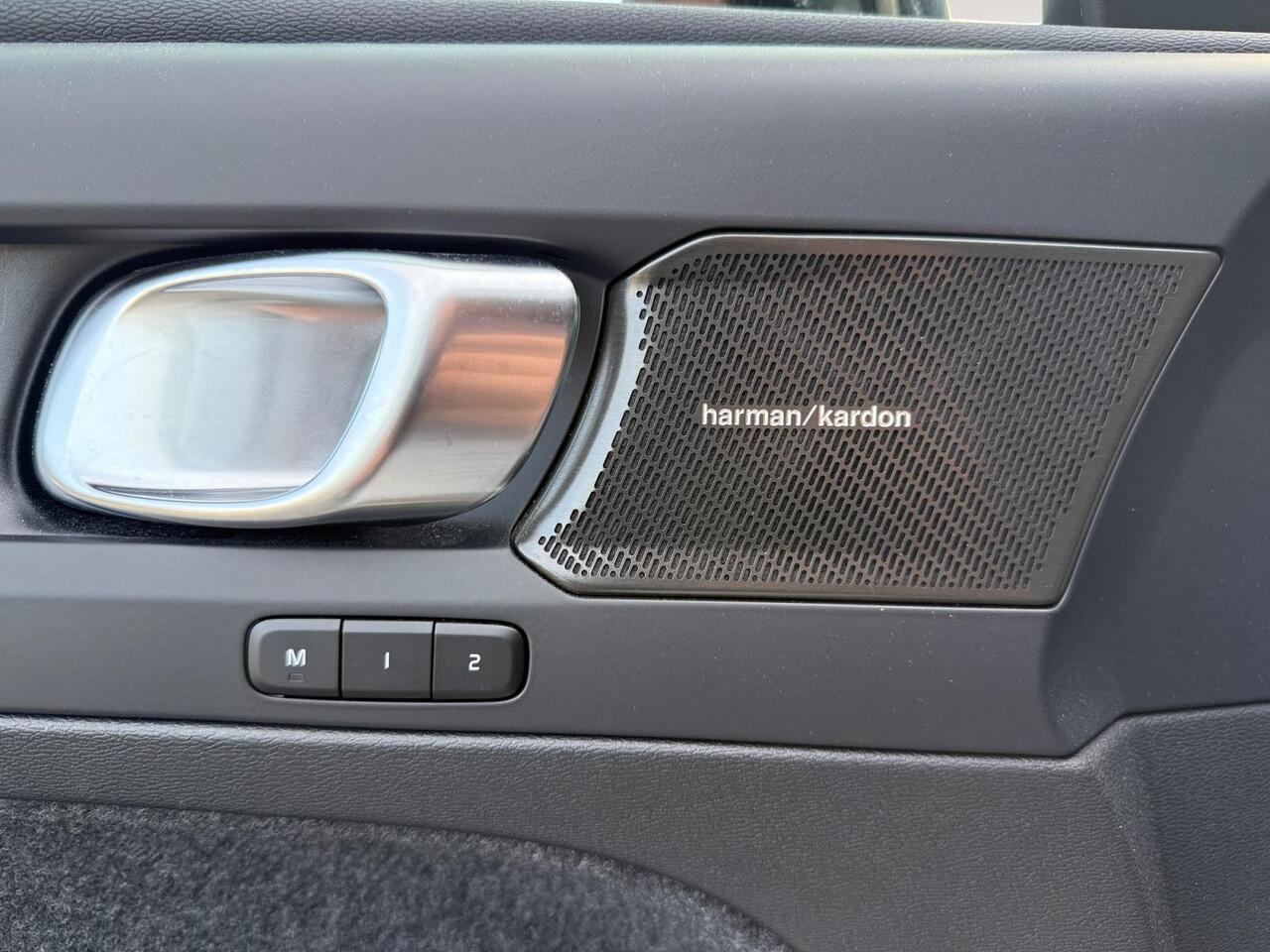 Volvo XC40 Recharge Twin Ultimate 82 kWh | Panoramadak | Harman/Kardon | Stoelverwarming | 360 graden camera |