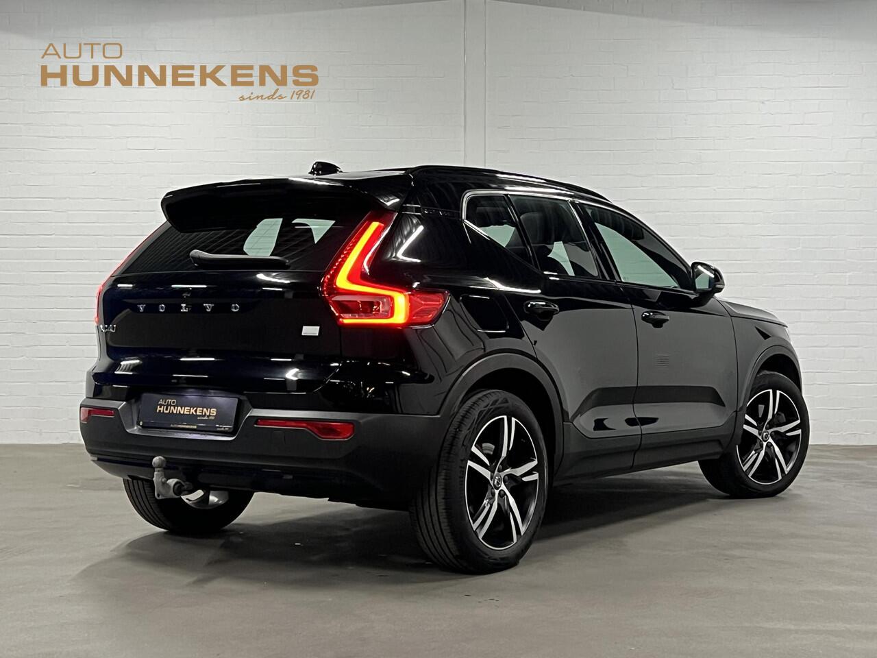 Volvo XC40 T5 Plug-in hybrid R-design Trekhaak | Adaptive Cruise | Open dak | Stoel-/stuurverwarming | Achteruitrij camera | Carplay
