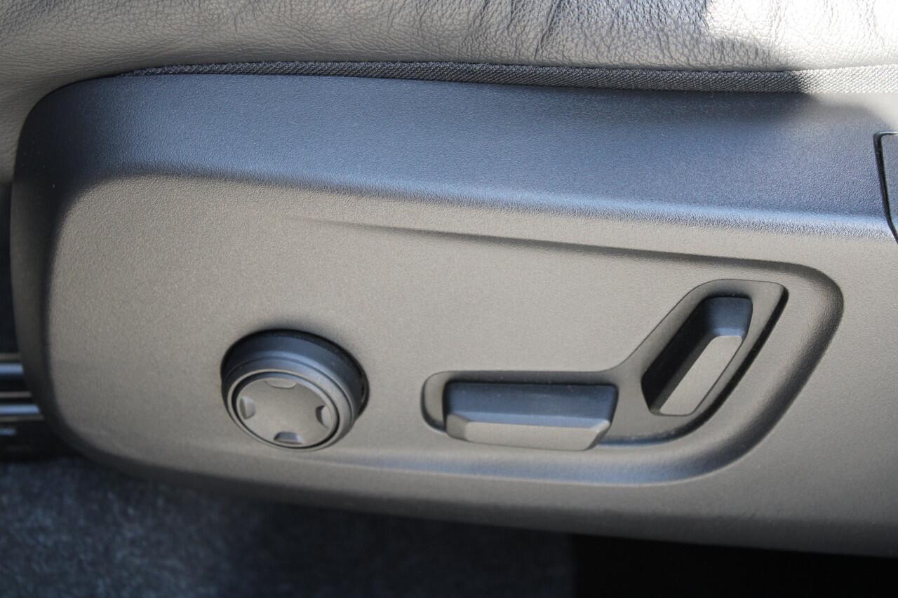 Volvo XC40 1.5 T5 Recharge Inscription - Camera - H&K - Memory - Pano - Trekhaak - Leder - Stoel/Stuurverwarming - Rijklaar