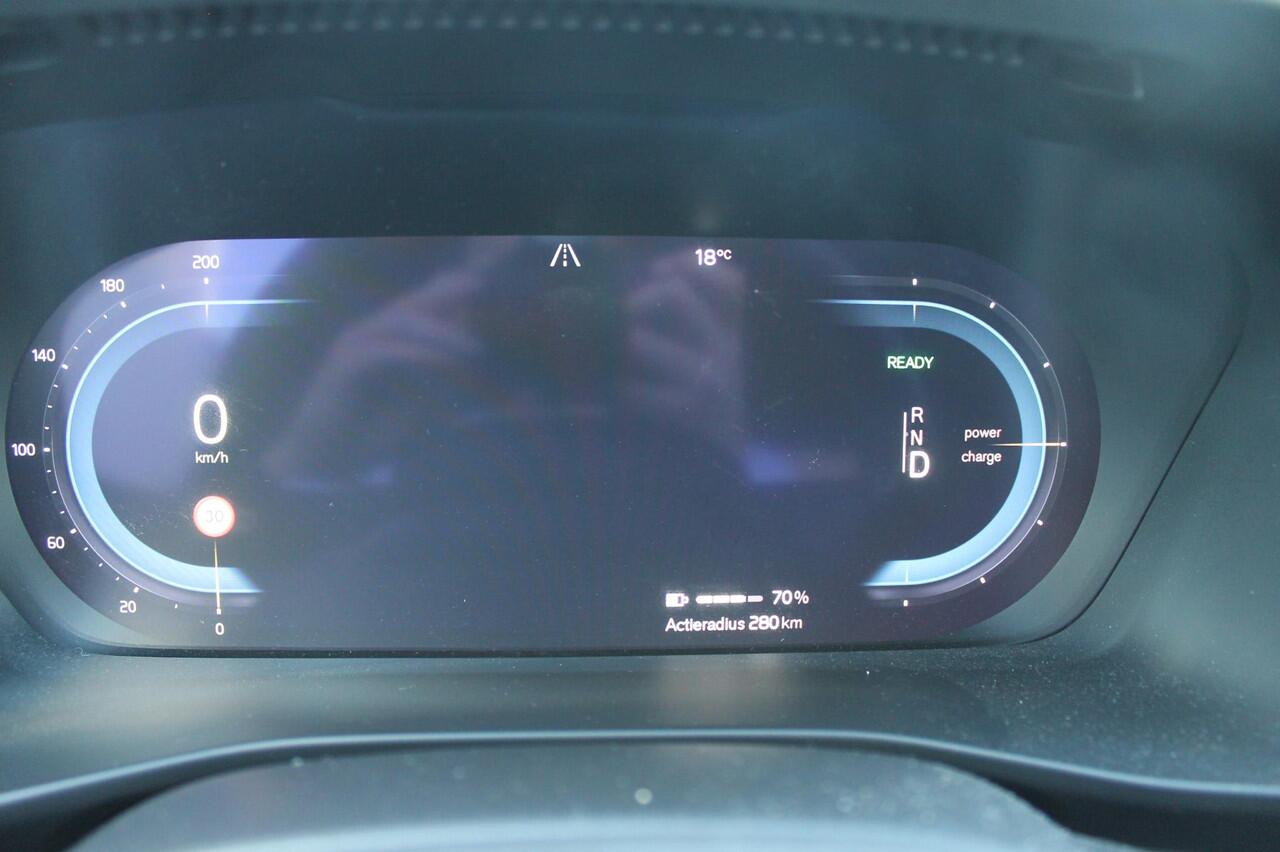 Volvo XC40 Recharge Plus 231PK Automaat 70 kWh 20" lichtmetalen velgen / Google infotainment / Getinte ramen vanaf de B-stijl / All Season banden / Apple Carplay