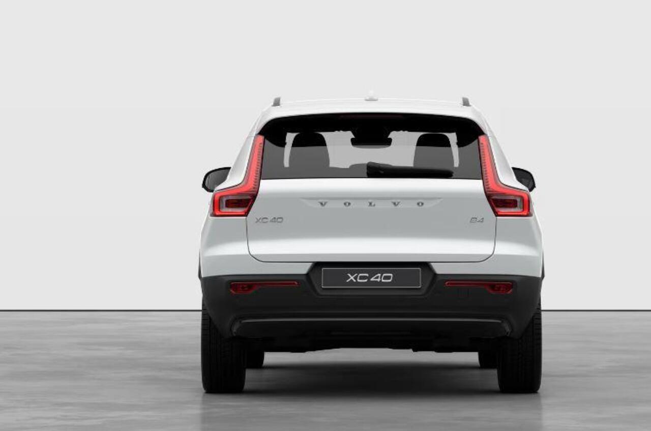 Volvo XC40 B4 211PK Automaat Plus Dark / Extra getint glas / Microtech/Nubuck / Camera achter
