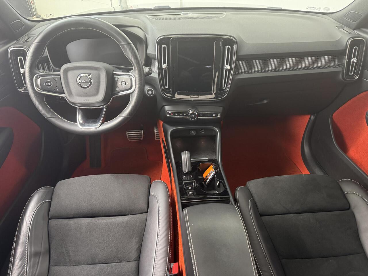 Volvo XC40 1.5 T5 Recharge R-Design | Panoramadak | Harman/Kardon | Navigatie | Elektrisch Bedienbare Achterklep |