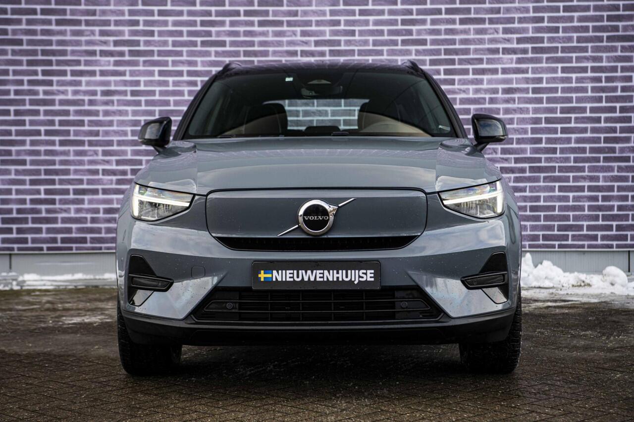Volvo XC40 Recharge Plus 70 kWh | Adaptive Cruise Control | Dodehoek Detectie | SOH 95% | Stoel en Stuurverwarming | 20" | Nubuck Bekleding |