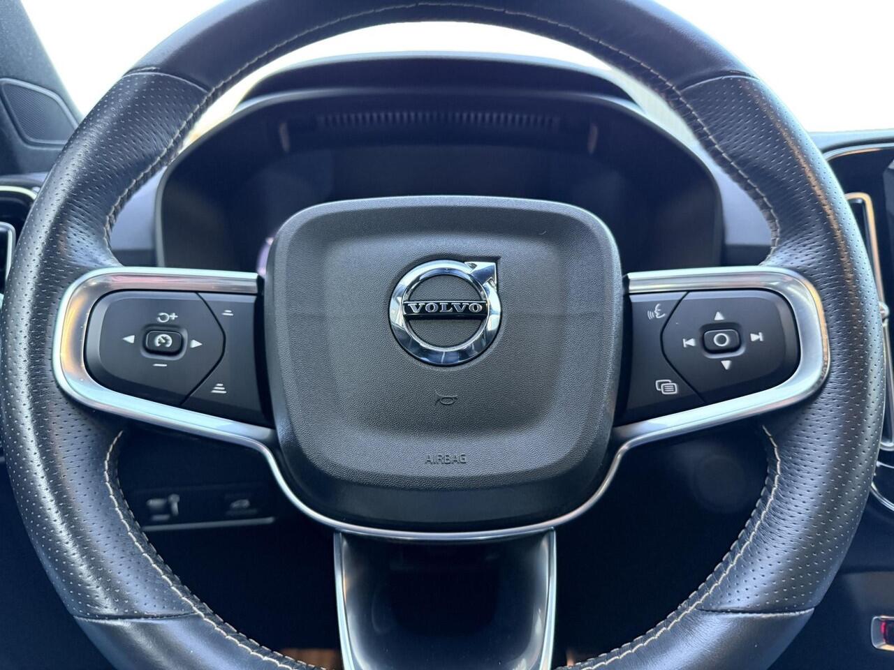 Volvo XC40 Recharge P8 AWD R-Design Leer, 2-Tone, LM | SOH 93,2%