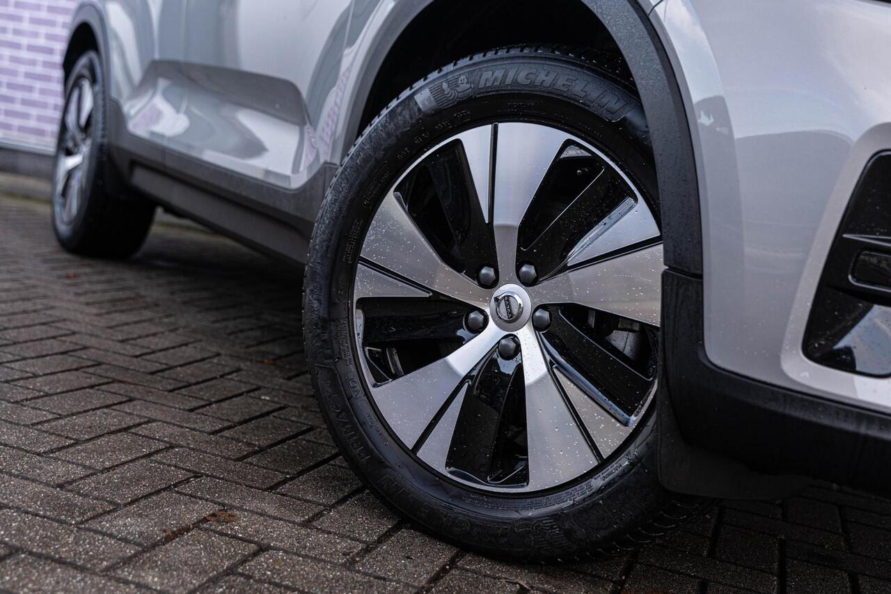 Volvo XC40 2.0 B4 Plus Dark | Trekhaak | Google | Dodehoekdetectie | Adaptieve Cruise Control | Stoel + stuurverwarming | 19" LM | Verwarmbare voorruit |