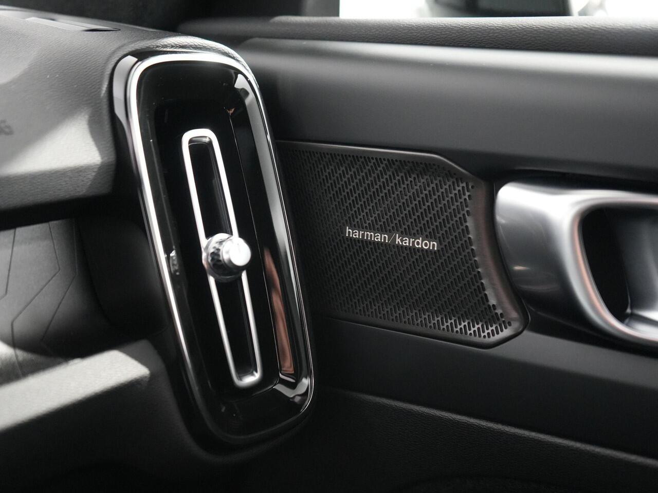 Volvo XC40 1.5 T4 Recharge Inscription | R-Design | Facelift | Ultimate Dark| Bliss | Camera | H&K |