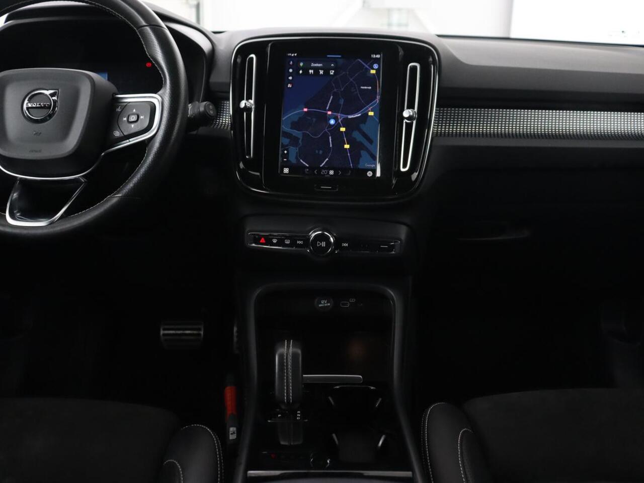 Volvo XC40 Recharge P8 AWD R Design | Stoel & stuurverwarming | Camera | Leder/Alcantara | Adaptive cruise | Keyless | Full LED | Navigatie | Harman/Kardon
