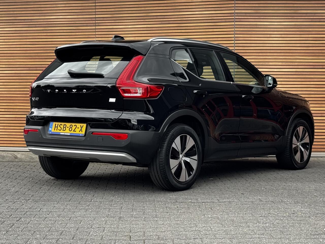 Volvo XC40 1.5 T4 Recharge Inscription Expression PDC v+a / Navigatie / Camera / Carplay / 18 "lm velg