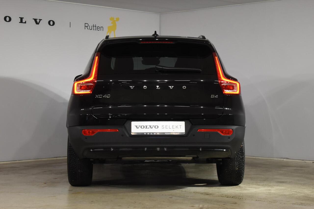 Volvo XC40 B4 211PK Automaat Plus Dark / Navigatie / Adaptive Cruise / Harman Kardon / Stuur- & Stoelverwarming / Elektrische achterklep / Achteruitrijcamera / Elektrische stoelverst. met geheugen / Extra getint glas / Microtech/Nubuck