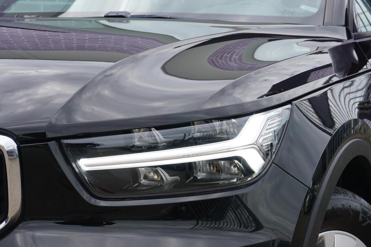 Volvo XC40 1.5 T3 Momentum Pro | Panorama-schuifdak | Camera | Harman & Kardon | LED Koplampen | Zwarte Hemel |