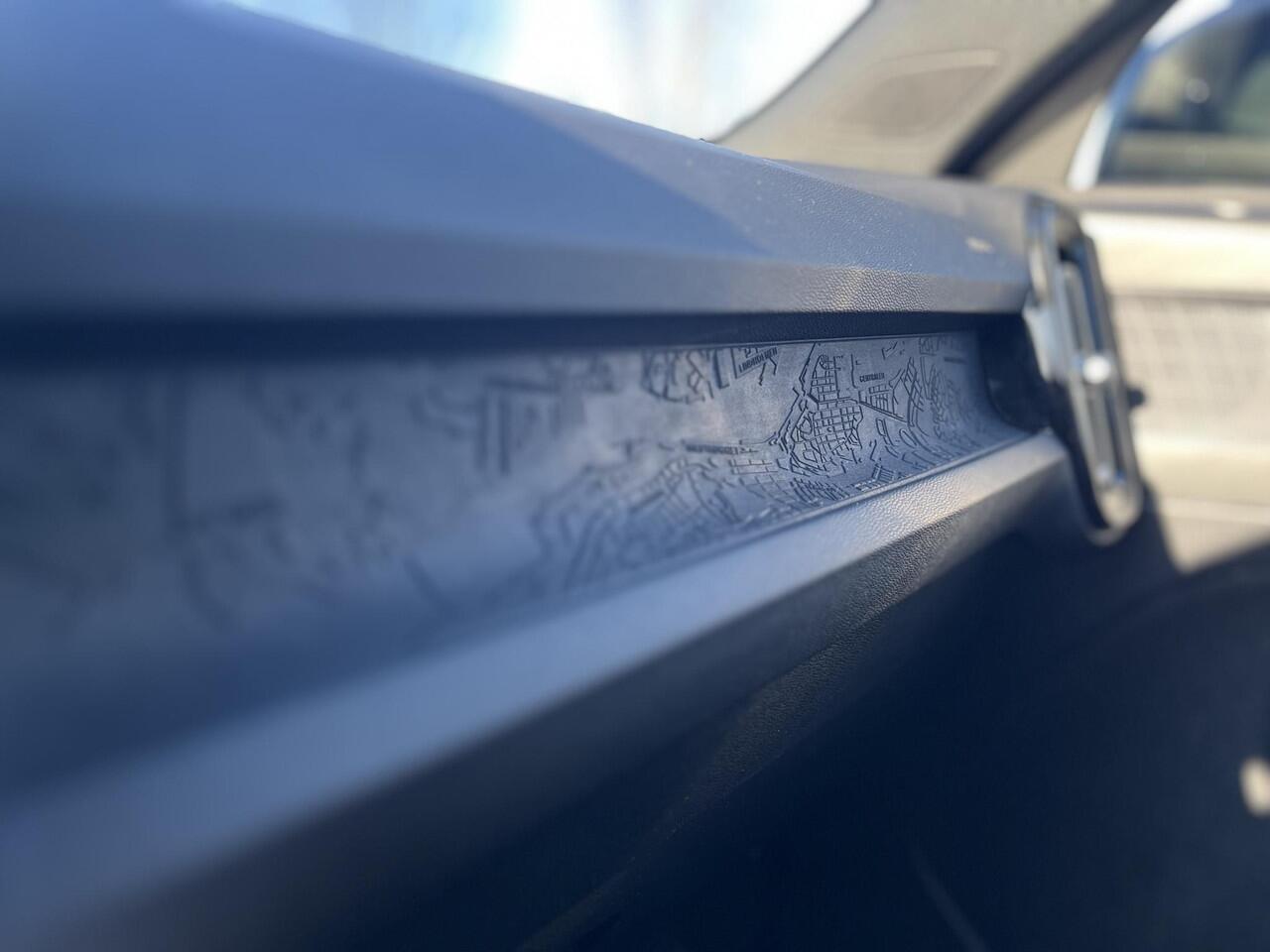 Volvo XC40 Recharge Core | Adaptieve Cruise Control | Google Maps Navigatie | 19 Inch Velgen |