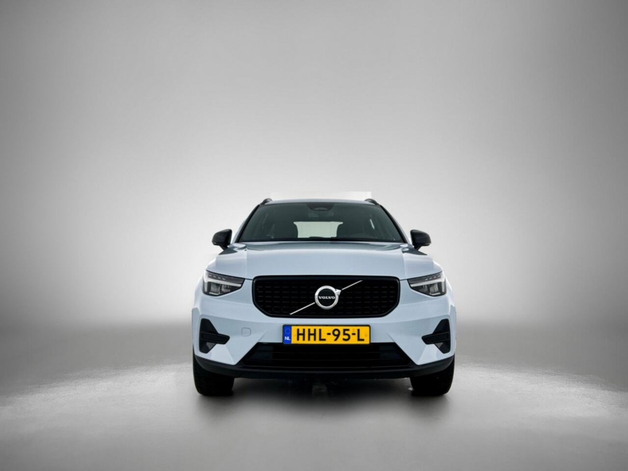 Volvo XC40 2.0 B4 Plus Dark | 19 inch | Trekhaak | Voorruit verwarming