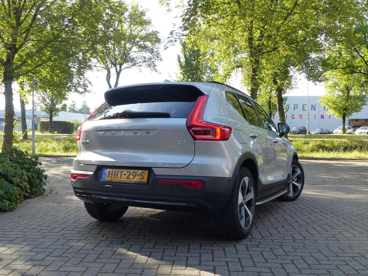 Volvo XC40 B4 Plus Dark |Trekhaak |Leder | Schuifdak| Running Boards|