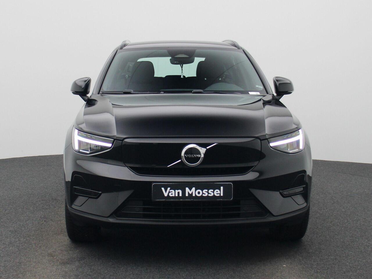 Volvo XC40 Recharge Core 232PK | Navigatie | Allseason-banden | Grootlicht-assistent | Achteruitrijcamera + parkeersensoren | Climate control | Apple CarPlay & Android Auto