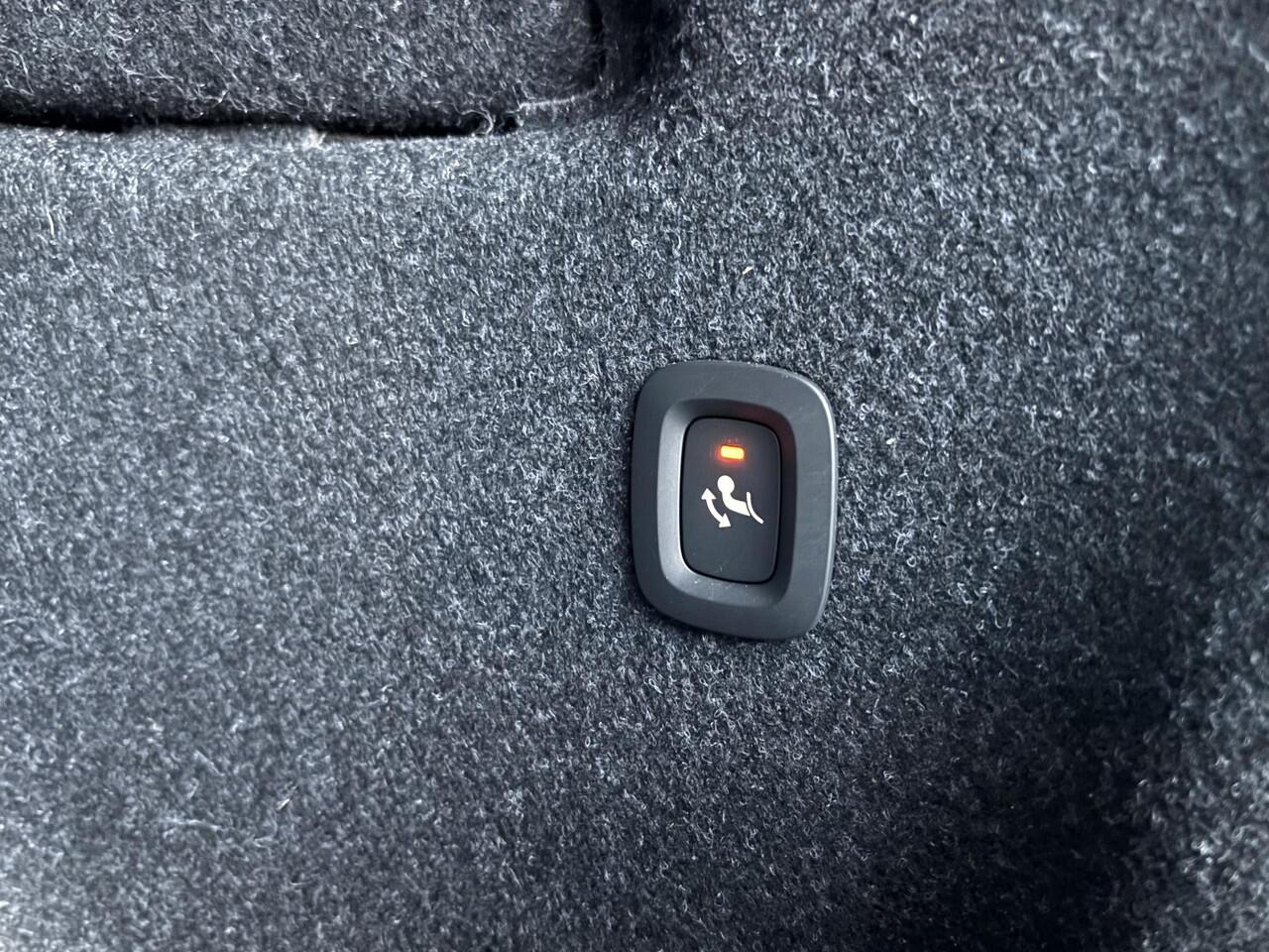Volvo XC40 2.0 B3 Essential / elek. trekhaak / Stoel- en stuurverwarming / cruise control / all season / carplay /
