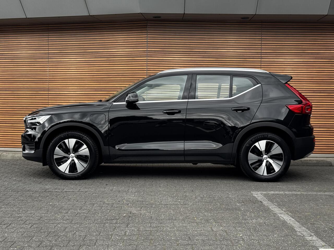 Volvo XC40 1.5 T4 Recharge Inscription Expression PDC v+a / Navigatie / Camera / Carplay / 18 "lm velg