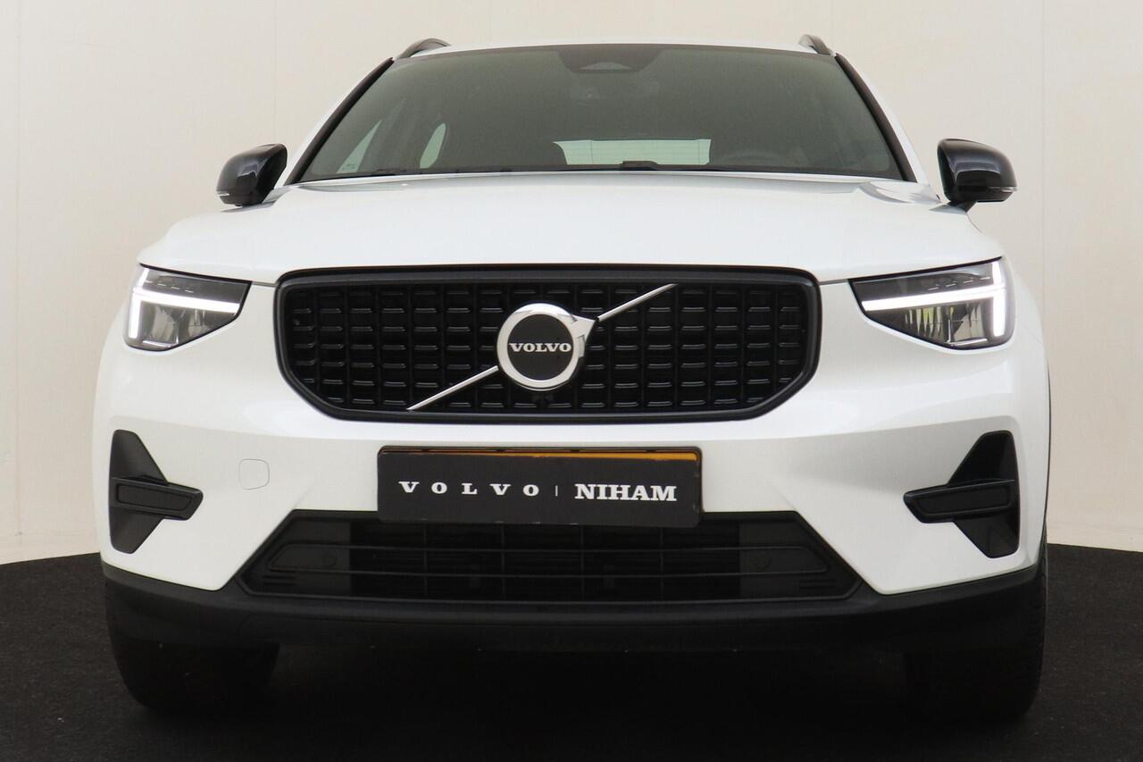Volvo XC40 B4 (M-HYBRID) PLUS DARK -CAMERA|ADAP.CRUISE|VERW.VOORRUIT|TREKHAAK|HARMAN/KARDON|19"