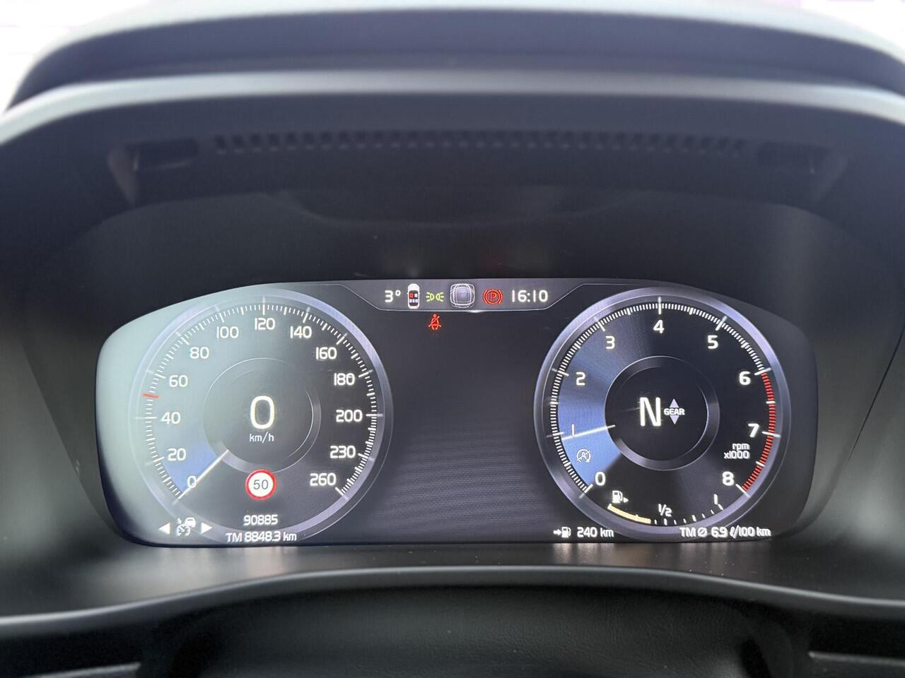 Volvo XC40 1.5 T2 Momentum Business LED | Keyless Entry/Start | parkeercamera | Parkeersensoren voor+achter | Adaptieve cruise control | Apple CarPlay/Android Auto |