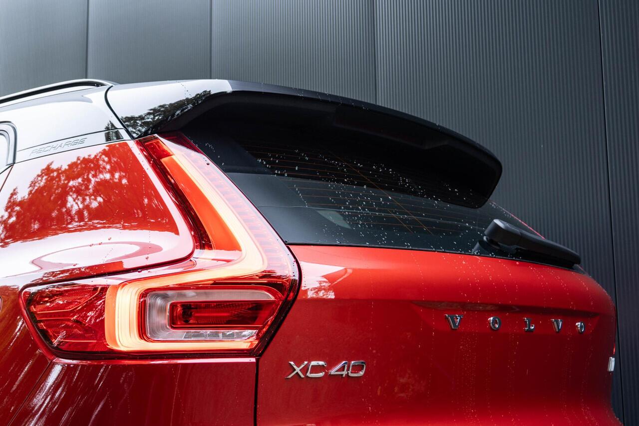 Volvo XC40 Recharge Pro | Trekhaak | 360 graden Camera | Panoramisch schuif-/kanteldak | All Season banden | Dodehoekbewaking | Apple Car Play | Elektrische achterklep | Elektrisch verstelbare bestuurdersstoel met memory |