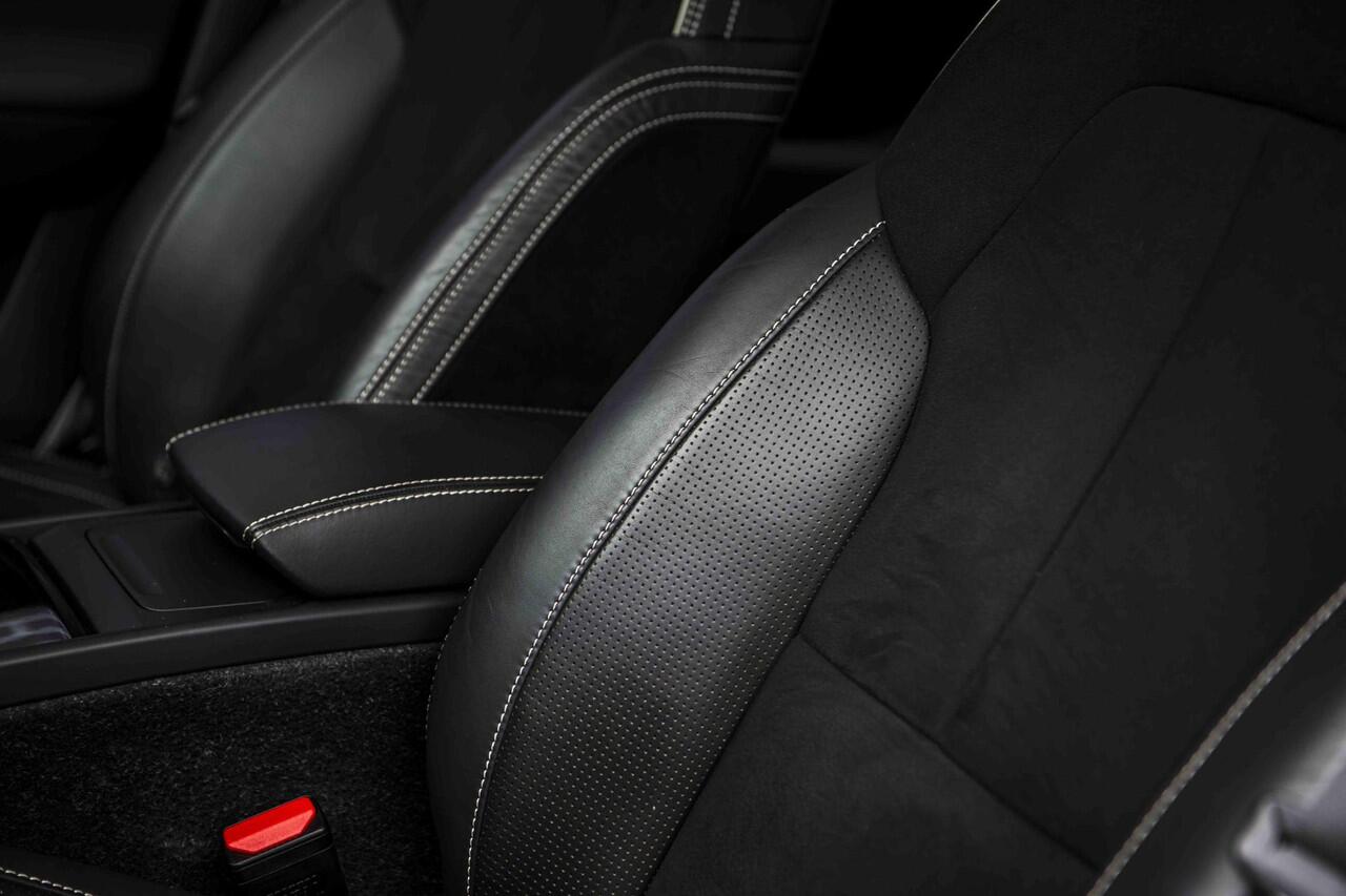 Volvo XC40 Recharge P8 AWD 78 kWh R-Design | Adaptieve Cruise Control | Stuur-/Stoelverwarming | Getint Glas | Keyless | Camera | Carplay | BLIS |