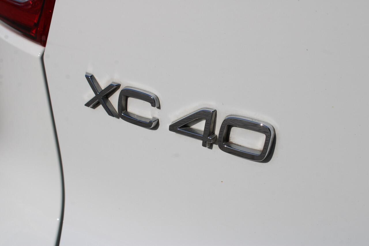 Volvo XC40 1.5 T5 Twin Engine Momentum Pro | Incl. 12 maanden garantie | 100% onderhouden | Cruise control | Climate control | Apple carplay/Android auto | Parkeercamera | Stoelverwarming |