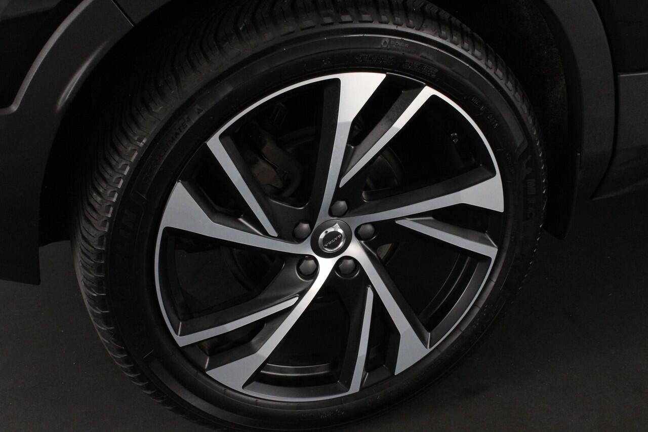 Volvo XC40 1.5 T3 R-Design > 163pk/Trekhaak (Afnb)/20 inch/ all season banden
