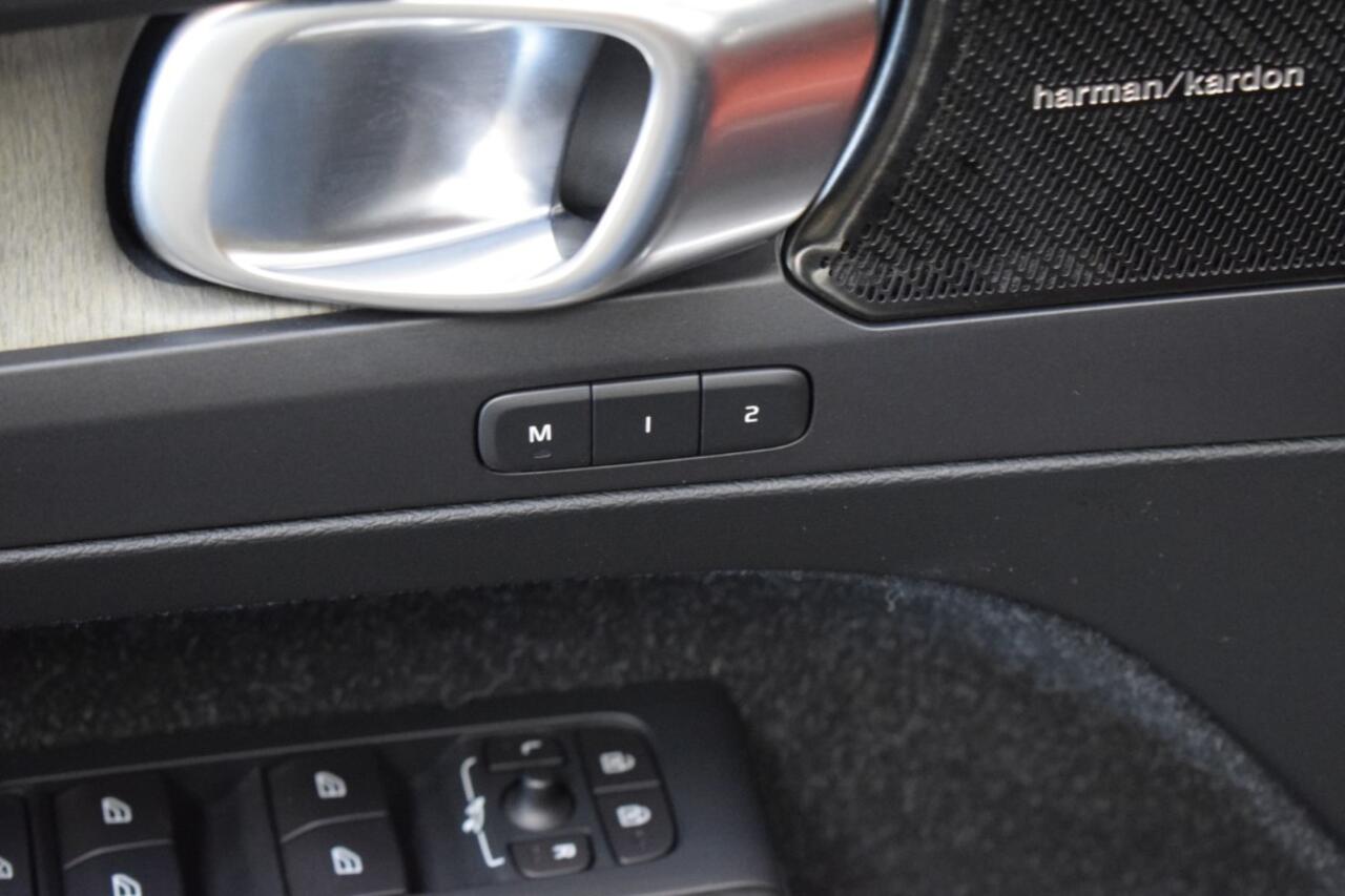 Volvo XC40 2.0 T5 250pk AUT8 AWD Inscription/ Leer/ Schuifdak/ Stoel en stuur verw./ Camera trekgewicht 2100kg