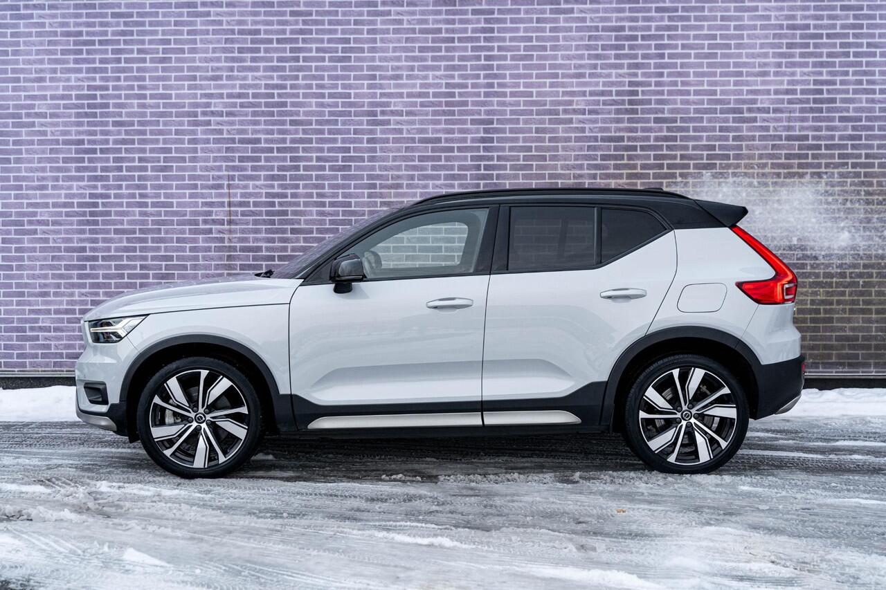 Volvo XC40 Recharge P8 AWD 78 kWh R-Design | Stoel- / Stuurverwarming | Panoramadak | 360 Camera | Harman Kardon Audio | Dodehoekdetectie | Adaptive Cruise Control | Keyless Entry |