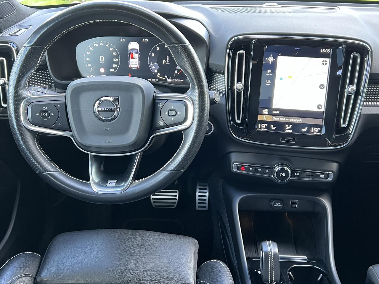 Volvo XC40 2.0 T4 Automaat 190 pk AWD R-Design Navigatie Trekhaak 2000 kg Panoramadak ACC Pilot Assist 360 Camera Vol Leder Elek stoelen Standkachel Apple Carplay Vol Opties NL Auto 4-WD