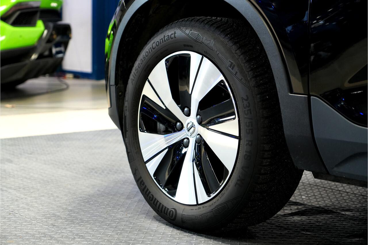 Volvo XC40 1.5 T4 Plug-in Hybrid 155kW/211pk DCT7 Plus Dark FACELIFT! HARMAN/KARDON PREMIUM + EL.TREKHAAK + CLIMA + CRUISE + NAVI SENSUS + LANE ASSIST + SPORTSTOELEN + KEYLESS ENTRY&GO + EL.ACHTERKLEP + CAMERA + PD-GLASS + PARKSENSOREN V&A + 18" LM-VELGEN!!