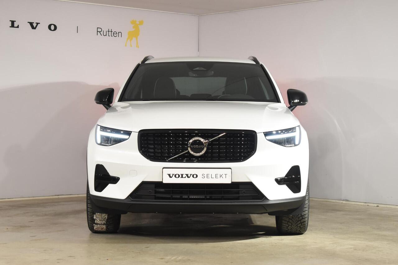 Volvo XC40 B4 211PK Automaat Plus Dark / Navigatie / Adaptive Cruise / Harman Kardon / Stuur- & Stoelverwarming / Elektrische achterklep / Achteruitrijcamera / Elektrische stoelverst. met geheugen / Extra getint glas / Microtech/Nubuck