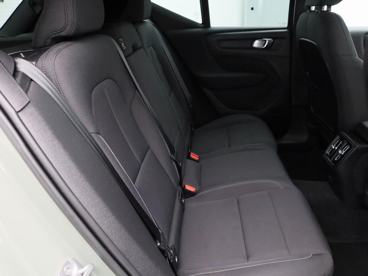 Volvo XC40 Recharge Core | CAMERA | STOEL- EN STUURVERW.