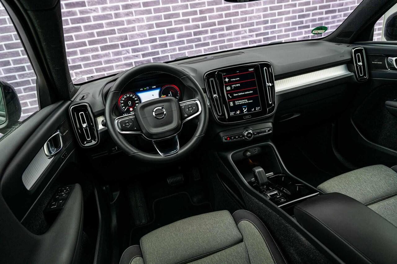 Volvo XC40 1.5 T4 Plug-in hybrid Plus Dark | Trekhaak | Stoel en Stuurverwarming | Harman Kardon | 19" Velgen | LED mistlampen |