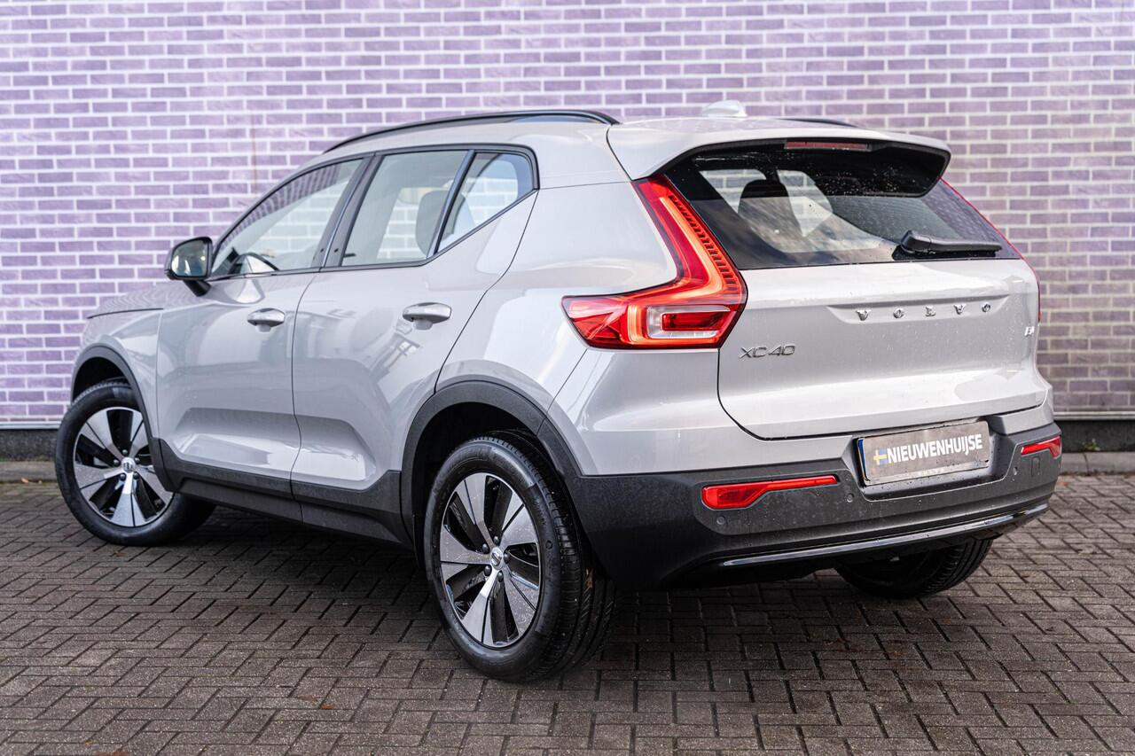 Volvo XC40 2.0 B4 Plus Dark | Trekhaak | Google | Dodehoekdetectie | Adaptieve Cruise Control | Stoel + stuurverwarming | 19" LM | Verwarmbare voorruit |