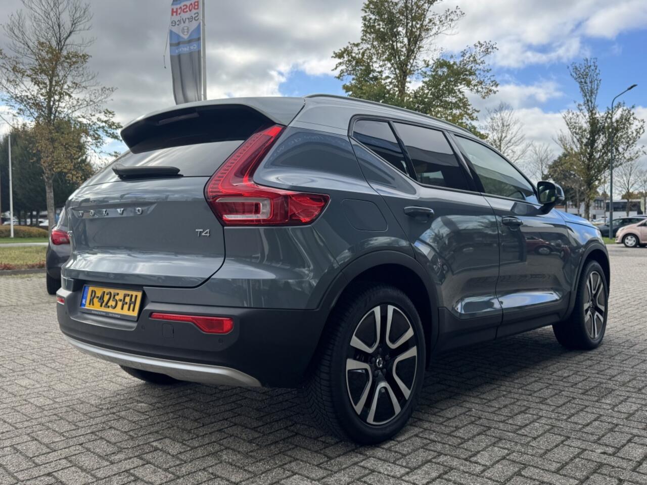 Volvo XC40 2.0 T4 Momentum| Trekhaak, CarPlay, Keyless, Leder