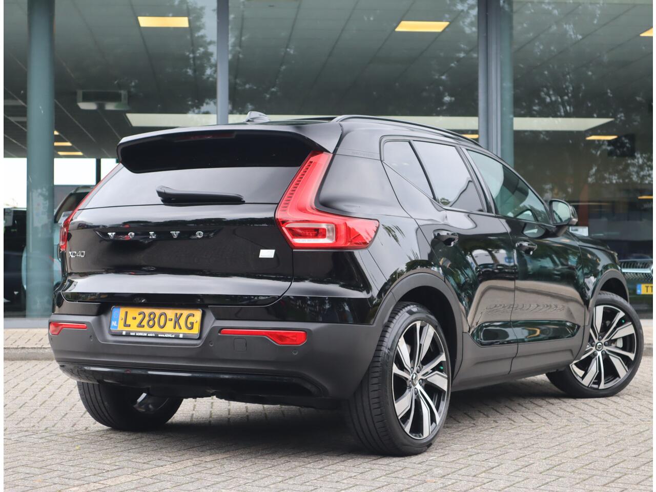 Volvo XC40 Recharge P8 AWD R-Design / SOH 92%