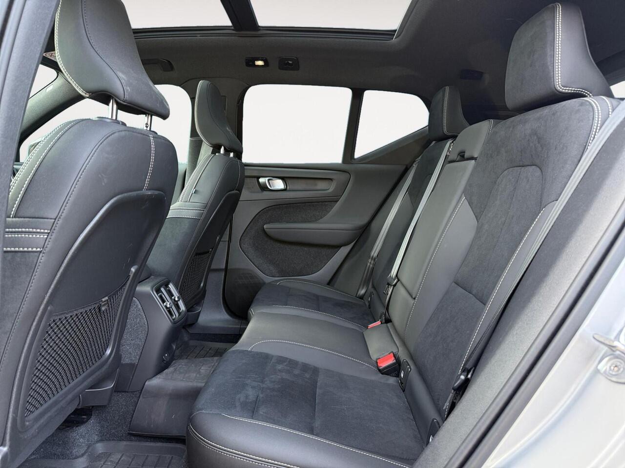 Volvo XC40 Recharge Twin Ultimate 82 kWh | Panoramadak | Harman/Kardon | Stoelverwarming | 360 graden camera |