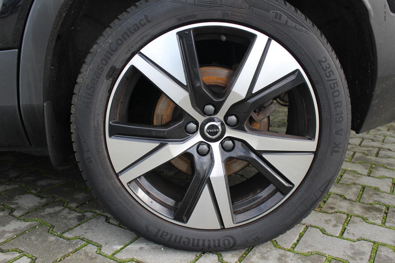 Volvo XC40 1.5 T4 Recharge R-Design | Incl. 12 maanden garantie | Harman/Kardon audio | Schuif/kantel dak | Apple carplay/Android auto | Stuurwiel verwarming | Voorstoelen verwarmd | DAB | Navigatie | Lichtmetalen velgen | Climate control | Zwart dakhemel